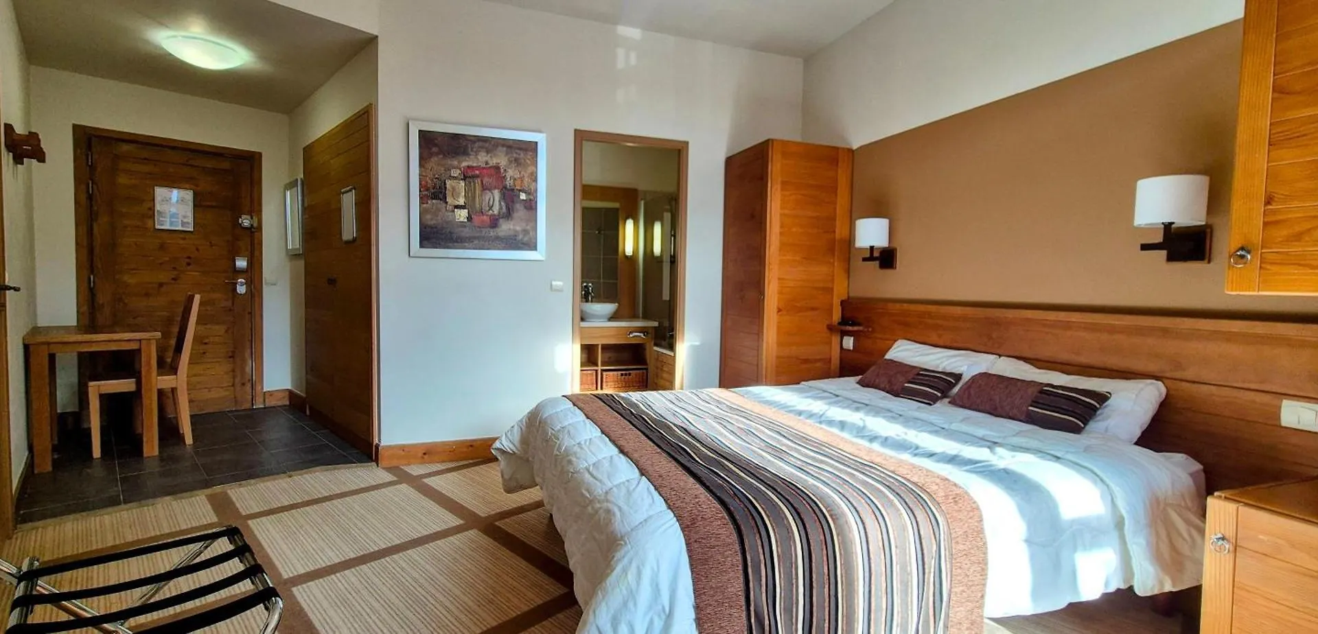 Premium Nature Retreat Flaine: Heated Pool, Spa & Fitness Apartment