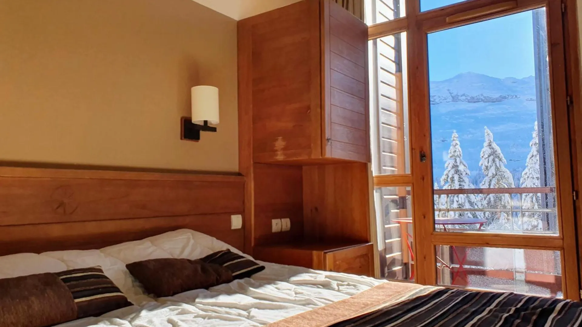 Appartement Premium à Flaine, altitude 1740 m, 8 à 10 personnes, au pied des pistes, piscine, jacuzzi, sauna, hammam et salle de sport