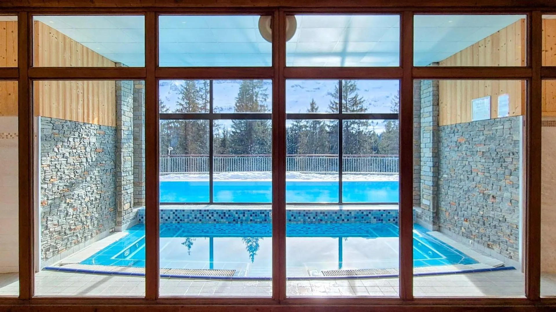 Appartement Premium à Flaine, altitude 1740 m, 8 à 10 personnes, au pied des pistes, piscine, jacuzzi, sauna, hammam et salle de sport 0*, Flaine